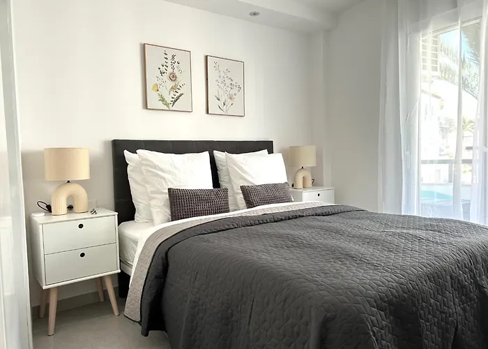 Nelu En Zona Lägenhet Nerja